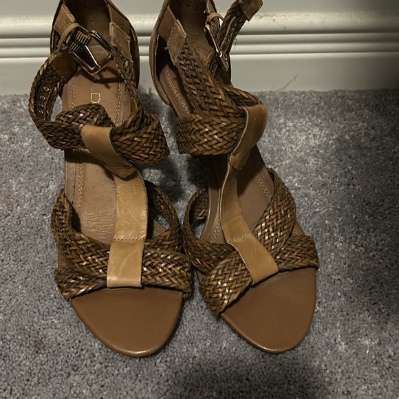 Tan heel - Picture 4 of 5